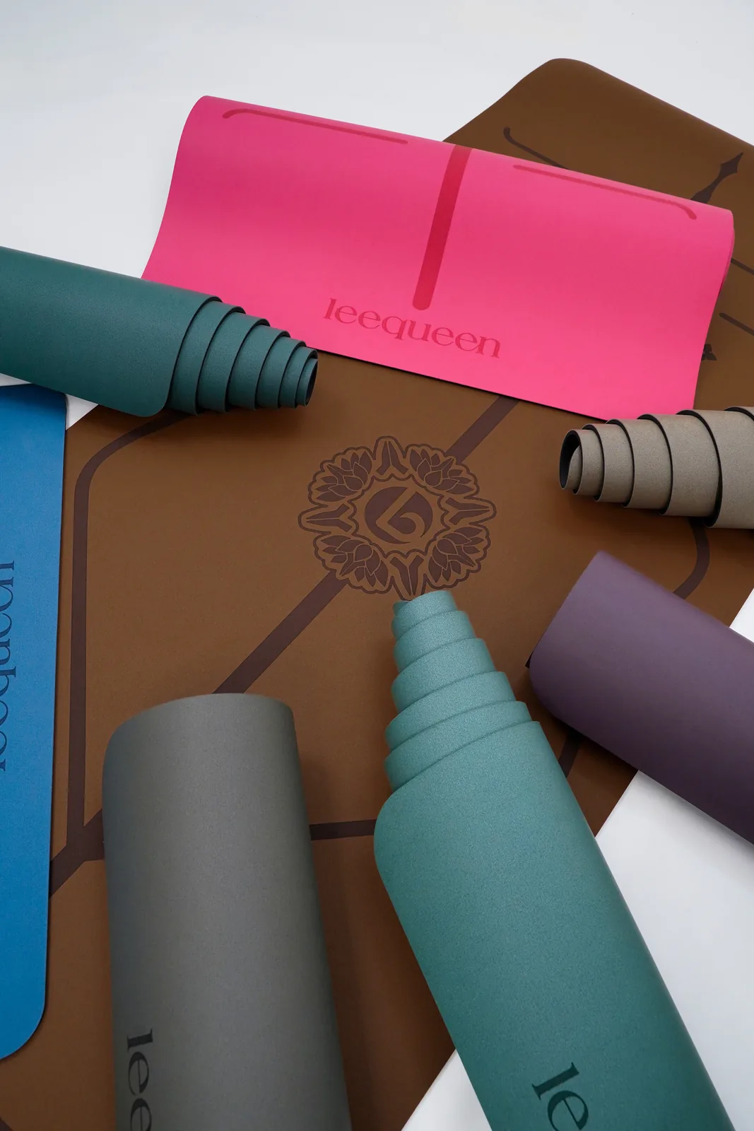 Bộ sưu tập thảm Yoga TITAN Leequeen chụp thực tế