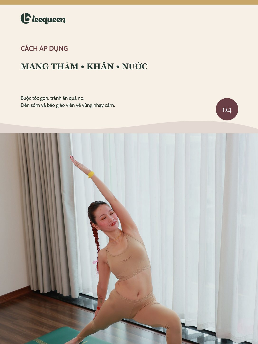 Khăn và nước uống cho buổi tập Yoga