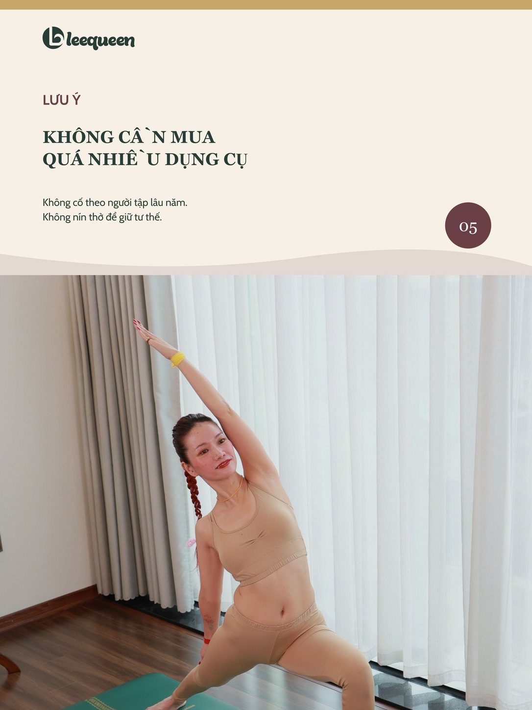 Trao đổi tình trạng cơ thể với giáo viên Yoga
